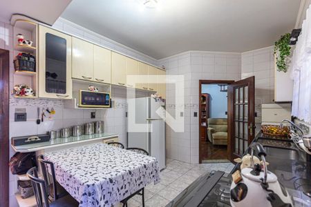 Casa à venda com 160m², 2 quartos e 3 vagas Casa à venda com 160m², 2 quartos e 3 vagasCozinha