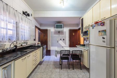 Casa à venda com 160m², 2 quartos e 3 vagas Casa à venda com 160m², 2 quartos e 3 vagasCozinha