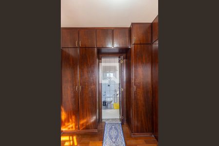 Casa à venda com 160m², 2 quartos e 3 vagas Casa à venda com 160m², 2 quartos e 3 vagasCloset da Suite 2