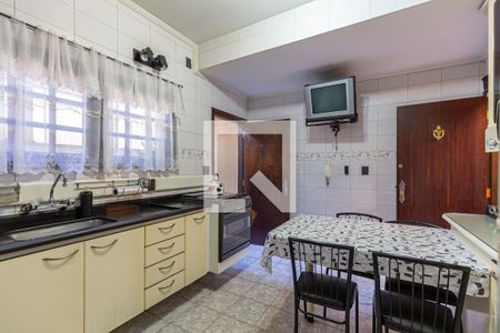 Casa à venda com 160m², 2 quartos e 3 vagas Casa à venda com 160m², 2 quartos e 3 vagasCozinha