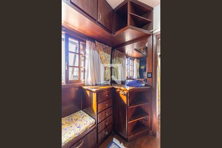 Casa à venda com 160m², 2 quartos e 3 vagas Casa à venda com 160m², 2 quartos e 3 vagasCloset da Suite 2