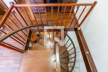 Casa à venda com 160m², 2 quartos e 3 vagas Casa à venda com 160m², 2 quartos e 3 vagasEscada Dormitórios