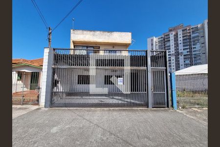 Casa à venda com 160m², 2 quartos e 3 vagas Casa à venda com 160m², 2 quartos e 3 vagasFachda