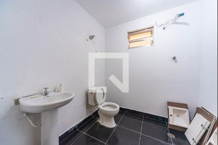 Banheiro da Sala de casa à venda com 4 quartos, 250m² em Parque Gerassi, Santo André