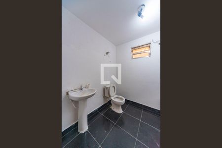 Banheiro da Sala de casa à venda com 4 quartos, 250m² em Parque Gerassi, Santo André