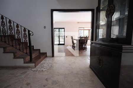 Vista da cozinha para escadaria e sala de jantar de casa à venda com 4 quartos, 400m² em Vila Rosalia, Guarulhos