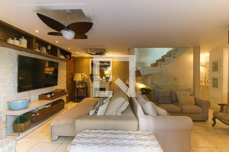 Casa de condomínio à venda com 240m², 3 quartos e 2 vagasSala
