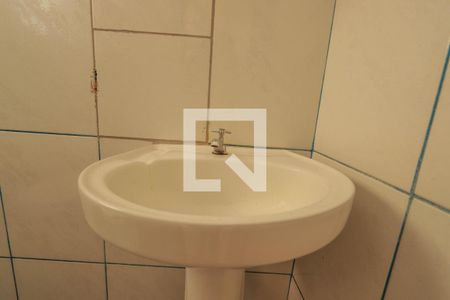 Banheiro de casa de condomínio para alugar com 1 quarto, 25m² em Parque Peruche, São Paulo