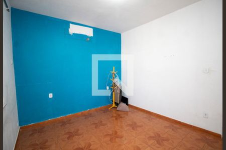 Quarto 2 de casa à venda com 5 quartos, 300m² em Braz de Pina, Rio de Janeiro