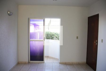 Sala de apartamento para alugar com 3 quartos, 79m² em Santa Mônica, Uberlândia