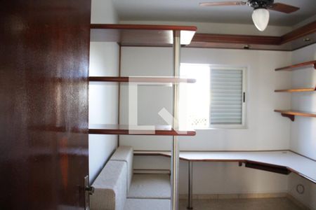 Quarto 1 de apartamento para alugar com 3 quartos, 79m² em Santa Mônica, Uberlândia