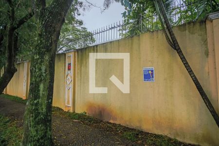 Casa à venda com 596m², 4 quartos e 10 vagas Casa à venda com 596m², 4 quartos e 10 vagasPlaquinha