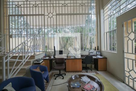 Casa à venda com 596m², 4 quartos e 10 vagas Casa à venda com 596m², 4 quartos e 10 vagasSala