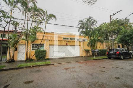 Casa à venda com 596m², 4 quartos e 10 vagas Casa à venda com 596m², 4 quartos e 10 vagasFachada Casa