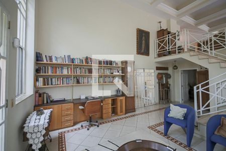 Casa à venda com 596m², 4 quartos e 10 vagas Casa à venda com 596m², 4 quartos e 10 vagasSala