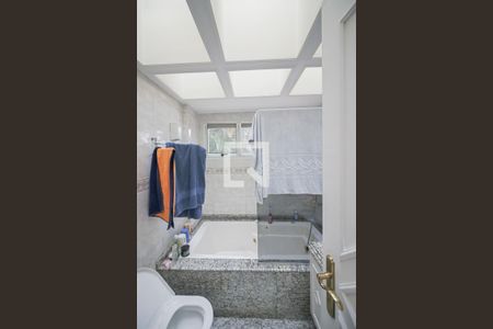 Casa à venda com 596m², 4 quartos e 10 vagas Casa à venda com 596m², 4 quartos e 10 vagasSuite 2 Quarto 4