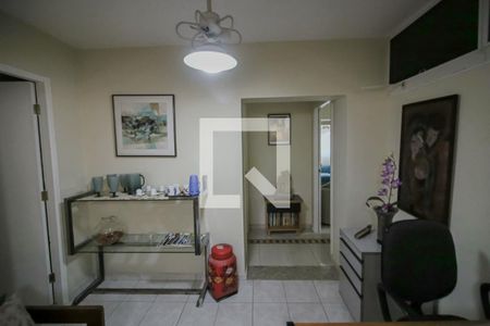 Casa à venda com 596m², 4 quartos e 10 vagas Casa à venda com 596m², 4 quartos e 10 vagasEscritorio