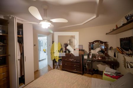 Casa à venda com 596m², 4 quartos e 10 vagas Casa à venda com 596m², 4 quartos e 10 vagasQuarto 2