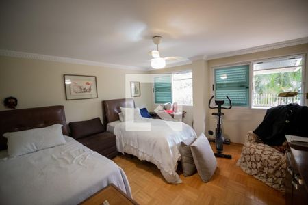 Casa à venda com 596m², 4 quartos e 10 vagas Casa à venda com 596m², 4 quartos e 10 vagasSuite 1