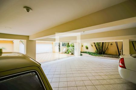 Casa à venda com 596m², 4 quartos e 10 vagas Casa à venda com 596m², 4 quartos e 10 vagasGaragem