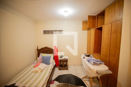 Casa à venda com 596m², 4 quartos e 10 vagas Casa à venda com 596m², 4 quartos e 10 vagasQuarto Lavanderia Interna