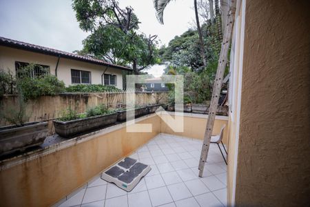 Casa à venda com 596m², 4 quartos e 10 vagas Casa à venda com 596m², 4 quartos e 10 vagasLavanderia Externa