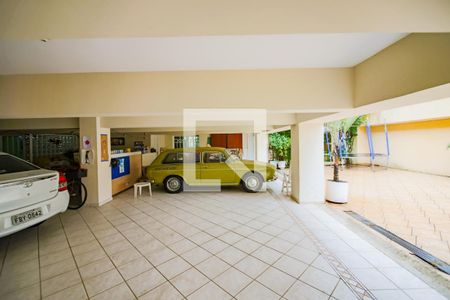Casa à venda com 596m², 4 quartos e 10 vagas Casa à venda com 596m², 4 quartos e 10 vagasGaragem