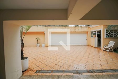 Casa à venda com 596m², 4 quartos e 10 vagas Casa à venda com 596m², 4 quartos e 10 vagasQuintal e Jardim