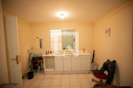 Casa à venda com 596m², 4 quartos e 10 vagas Casa à venda com 596m², 4 quartos e 10 vagasQuarto Lavanderia Interna