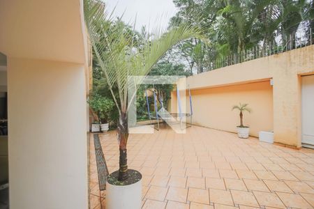 Casa à venda com 596m², 4 quartos e 10 vagas Casa à venda com 596m², 4 quartos e 10 vagasQuintal e Jardim
