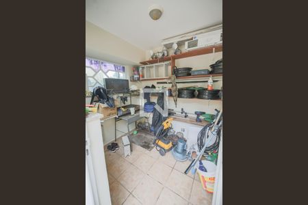 Casa à venda com 596m², 4 quartos e 10 vagas Casa à venda com 596m², 4 quartos e 10 vagasQuarto Ferramentas