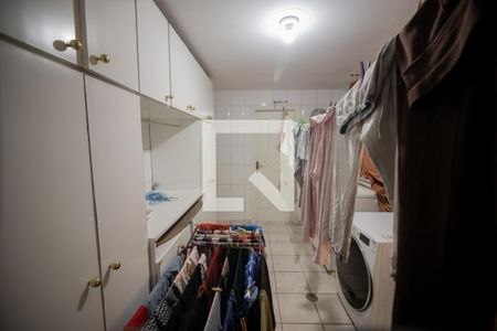Casa à venda com 596m², 4 quartos e 10 vagas Casa à venda com 596m², 4 quartos e 10 vagasLavanderia Interna