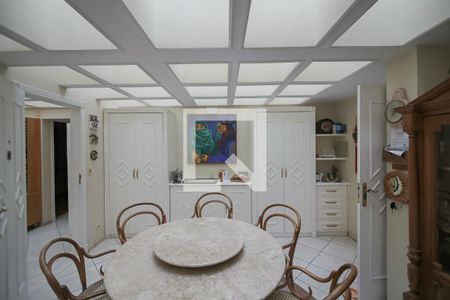 Casa à venda com 596m², 4 quartos e 10 vagas Casa à venda com 596m², 4 quartos e 10 vagasCozinha