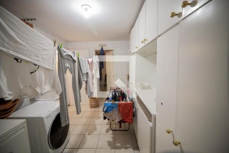 Casa à venda com 596m², 4 quartos e 10 vagas Casa à venda com 596m², 4 quartos e 10 vagasLavanderia Interna