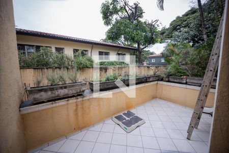 Casa à venda com 596m², 4 quartos e 10 vagas Casa à venda com 596m², 4 quartos e 10 vagasLavanderia Externa