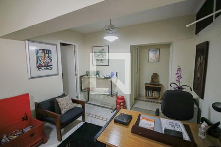 Casa à venda com 596m², 4 quartos e 10 vagas Casa à venda com 596m², 4 quartos e 10 vagasEscritorio