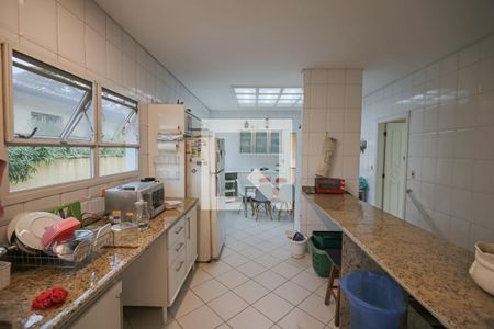 Casa à venda com 596m², 4 quartos e 10 vagas Casa à venda com 596m², 4 quartos e 10 vagasCozinha
