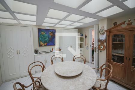 Casa à venda com 596m², 4 quartos e 10 vagas Casa à venda com 596m², 4 quartos e 10 vagasCozinha