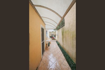 Casa à venda com 596m², 4 quartos e 10 vagas Casa à venda com 596m², 4 quartos e 10 vagasCorredor Externo