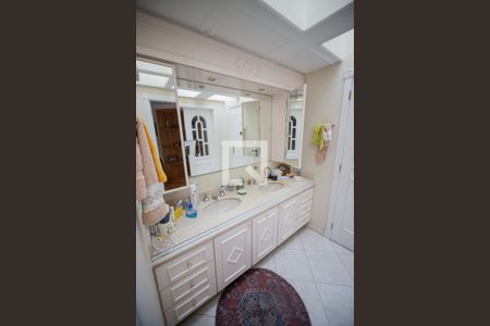 Casa à venda com 596m², 4 quartos e 10 vagas Casa à venda com 596m², 4 quartos e 10 vagasSuite 1