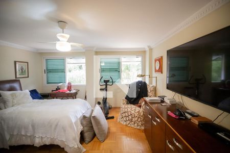 Casa à venda com 596m², 4 quartos e 10 vagas Casa à venda com 596m², 4 quartos e 10 vagasSuite 1