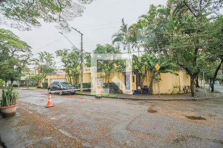 Casa à venda com 596m², 4 quartos e 10 vagas Casa à venda com 596m², 4 quartos e 10 vagasFachada Casa