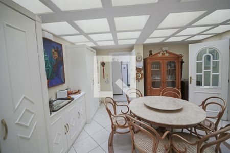 Casa à venda com 596m², 4 quartos e 10 vagas Casa à venda com 596m², 4 quartos e 10 vagasCozinha