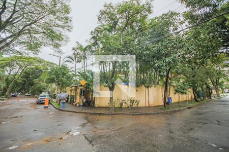 Casa à venda com 596m², 4 quartos e 10 vagas Casa à venda com 596m², 4 quartos e 10 vagasFachada Casa