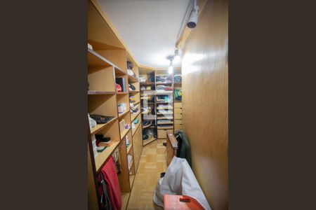 Casa à venda com 596m², 4 quartos e 10 vagas Casa à venda com 596m², 4 quartos e 10 vagasSuite 1