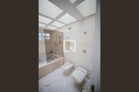 Casa à venda com 596m², 4 quartos e 10 vagas Casa à venda com 596m², 4 quartos e 10 vagasSuite 1