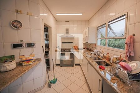 Casa à venda com 596m², 4 quartos e 10 vagas Casa à venda com 596m², 4 quartos e 10 vagasCozinha