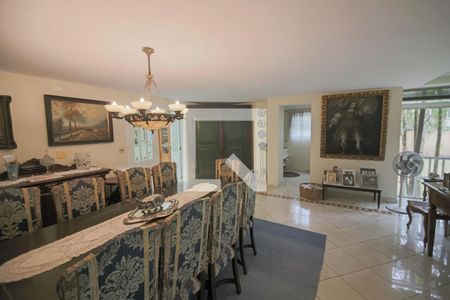 Casa à venda com 596m², 4 quartos e 10 vagas Casa à venda com 596m², 4 quartos e 10 vagasSala