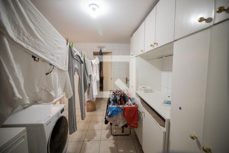 Casa à venda com 596m², 4 quartos e 10 vagas Casa à venda com 596m², 4 quartos e 10 vagasLavanderia Interna