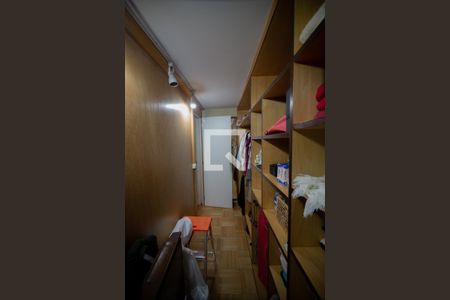 Casa à venda com 596m², 4 quartos e 10 vagas Casa à venda com 596m², 4 quartos e 10 vagasSuite 1